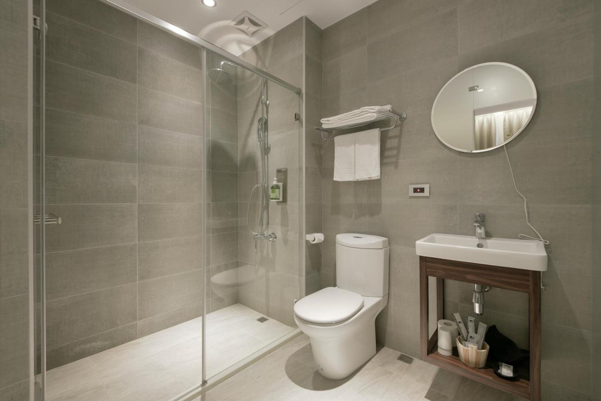 Hotel Hesper Hsr Taichung Buitenkant foto